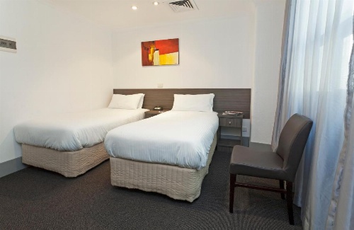 Causeway Inn On The Mall image 6